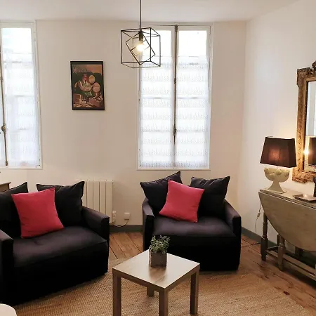 Charmante Maison De Ville Au Calme Vieux 아파트